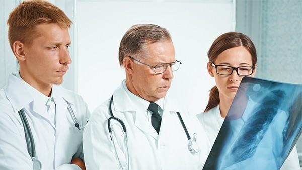 腺样体肥大会引起口臭吗